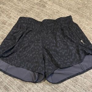 Lululemon tracker shorts